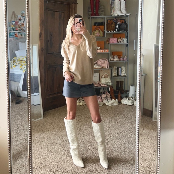 Vince 100% Cashmere Weekend V-Neck Sweater In Camel Size S - Picture 2 of 9